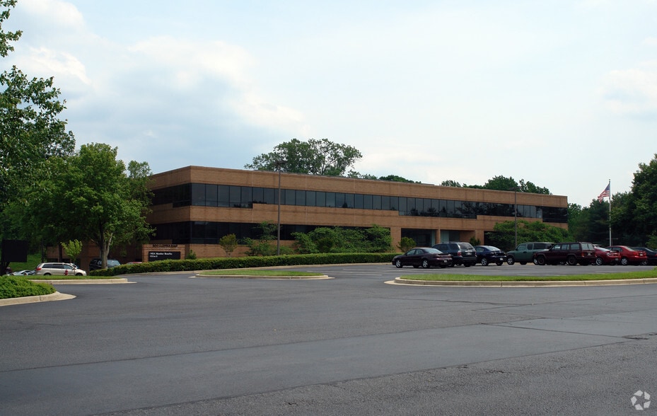 Primary Photo Of 900 Clopper Rd, Gaithersburg Office For Sale
