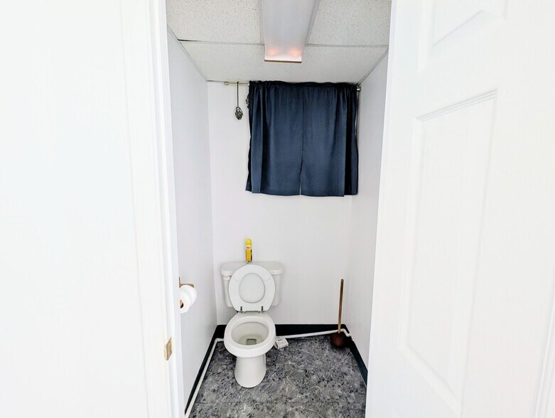 More Photos Of 802 E Baltimore Blvd, Flint Specialty For Sale