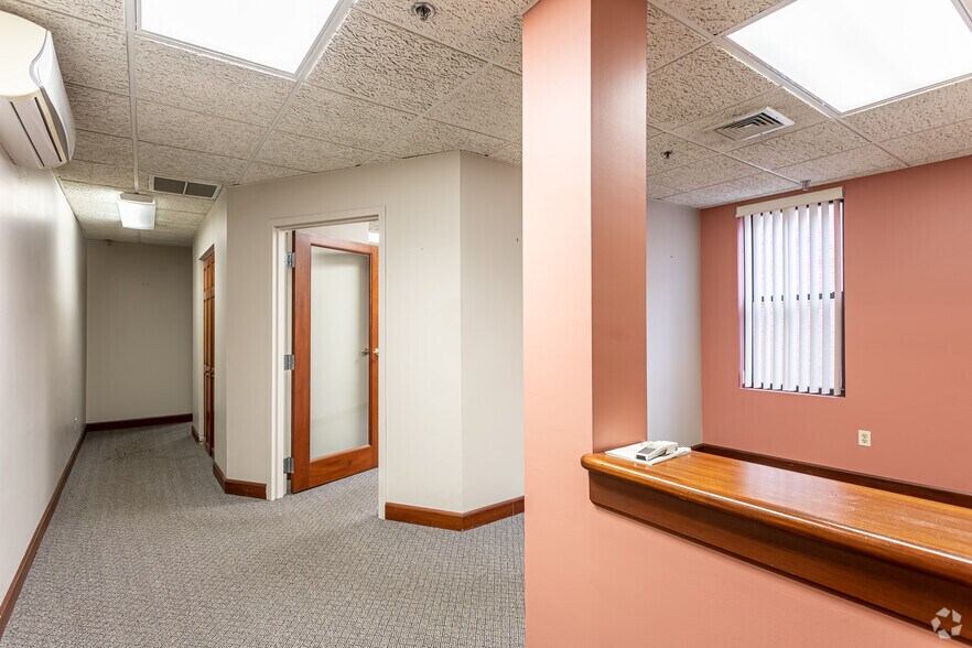 More Photos Of 213-221 Main St, Hartford Office For Sale