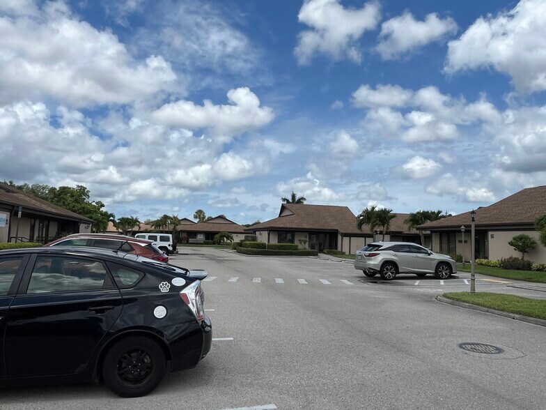 More Photos Of 12734 Kenwood Ln, Fort Myers Medical For Lease