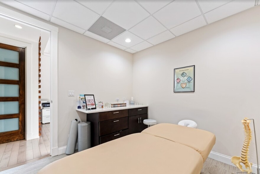 More Photos Of 230 E Ogden Ave, Hinsdale Medical For Lease