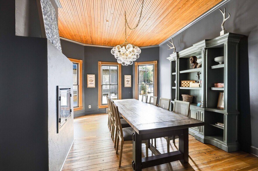 More Photos Of 320 Blount Ave, Guntersville Specialty For Sale