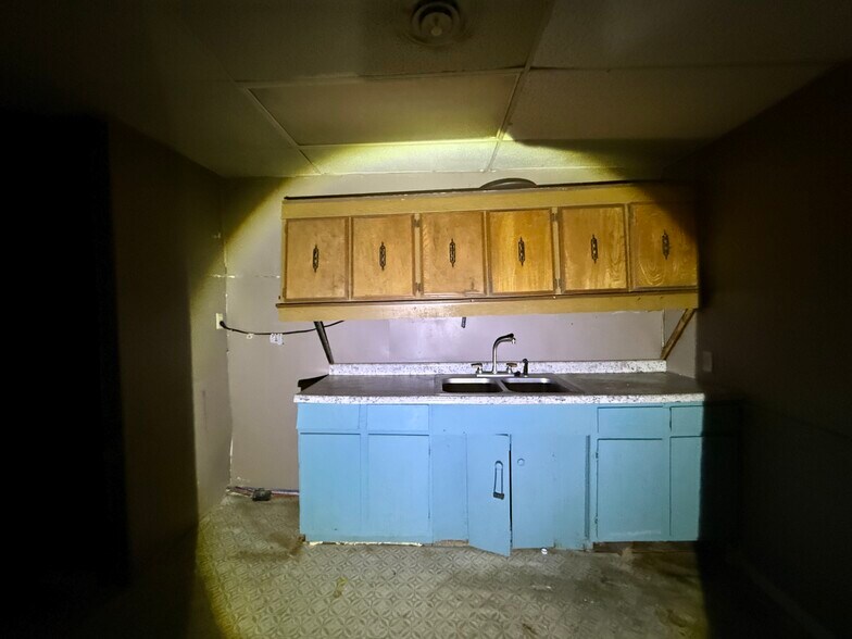 More Photos Of 615 W Main St, Mitchell Storefront For Sale