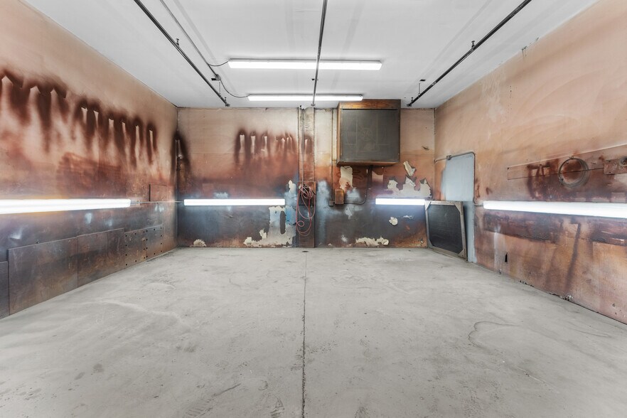 More Photos Of 4451 8th Ave S, Saint Petersburg Manufacturing For Lease
