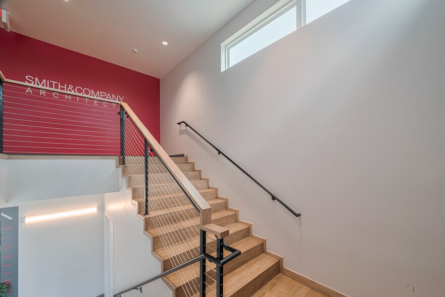 More Photos Of 2535 North Fwy, Houston Office For Lease