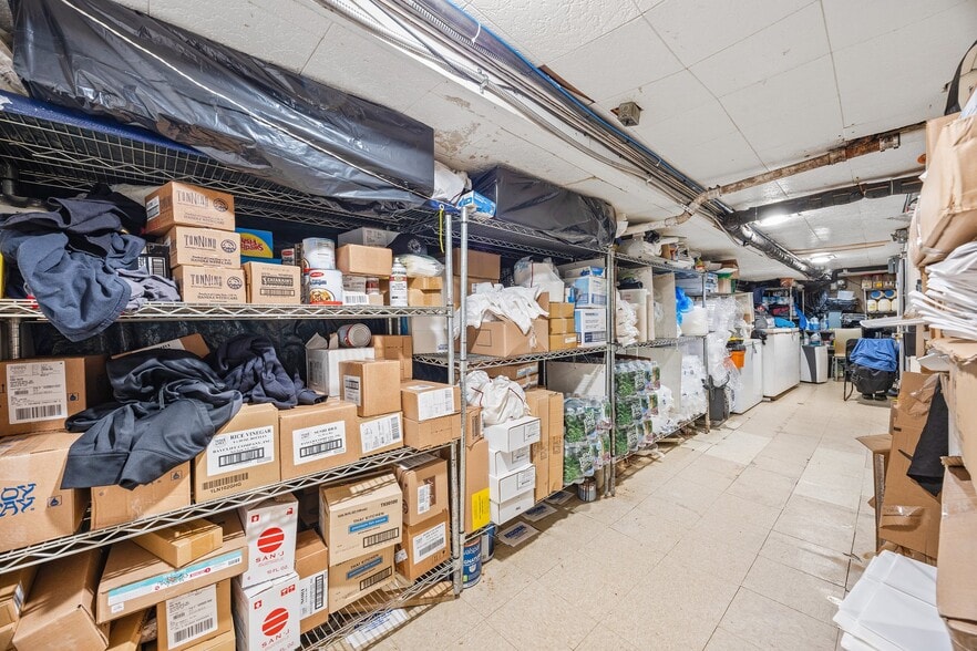 More Photos Of 191A Court St, Brooklyn Storefront Retail Residential For Lease