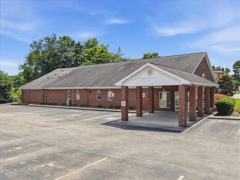 Primary Photo Of 901 W 4th North St, Morristown Healthcare For Sale