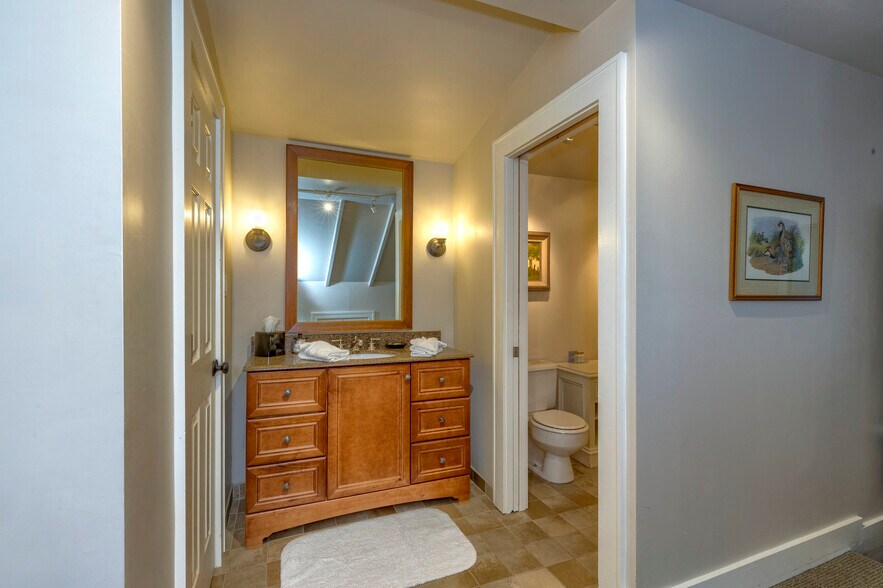 More Photos Of 240 E California St, Jacksonville Hotel For Sale