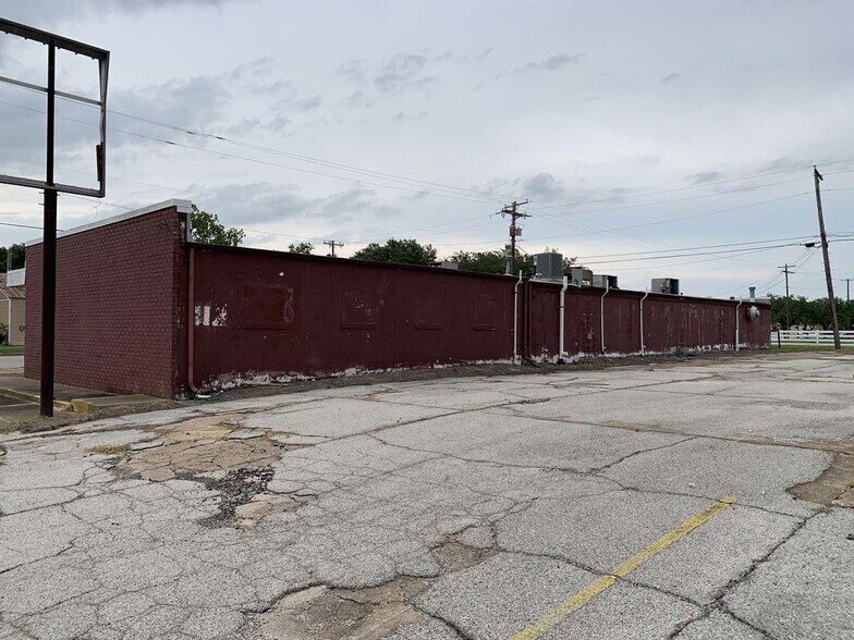 More Photos Of 1031 9th St N, Texas City Storefront For Sale