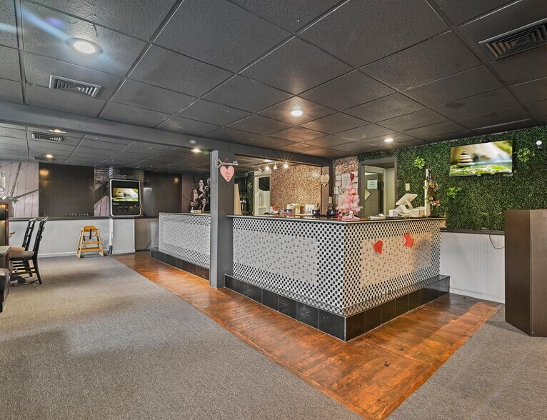 More Photos Of 2080 Milford Rd, East Stroudsburg Restaurant For Lease