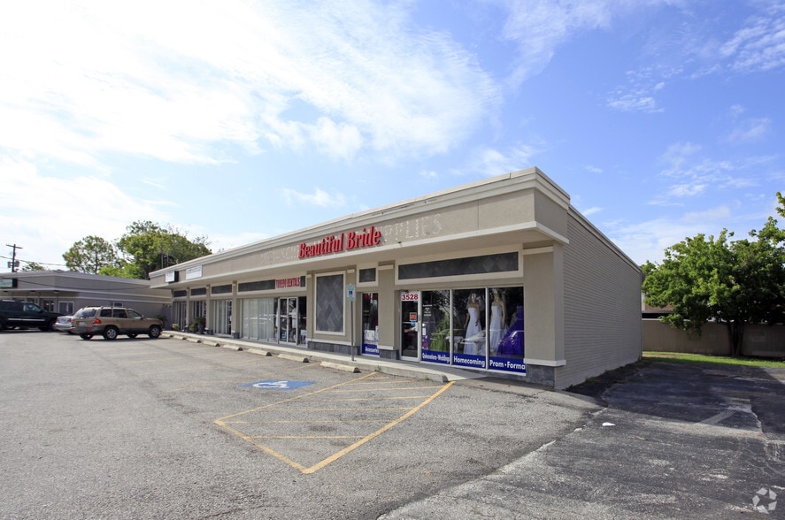 Primary Photo Of 3518-3528 E Broadway St, Pearland Freestanding For Lease