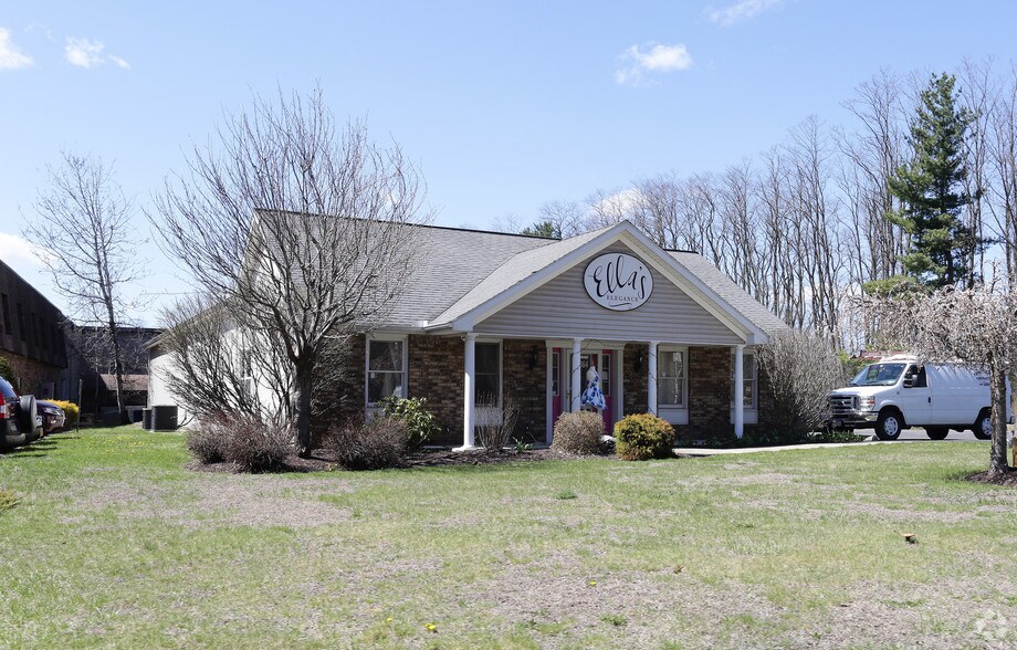 More Photos Of 864 Burdeck St, Schenectady Office For Sale