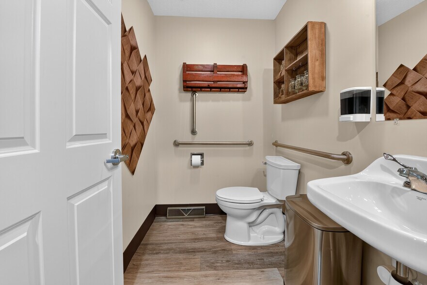More Photos Of 229 Leatherman Rd, Wadsworth Medical For Sale