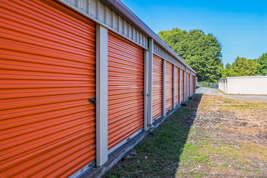 More Photos Of 52 & 54 Awtrey St, Manchester Self Storage For Sale