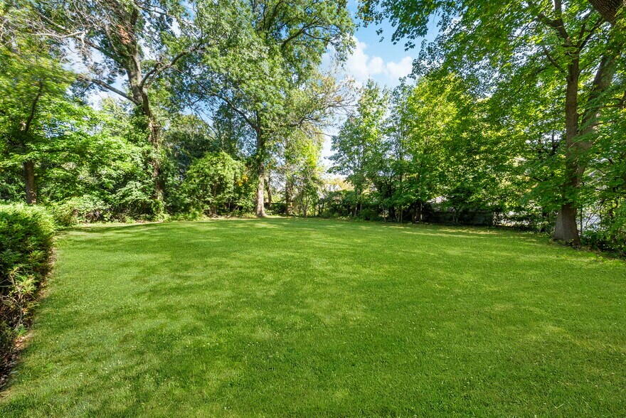 More Photos Of 141 S Euclid Ave, Westfield Office For Sale