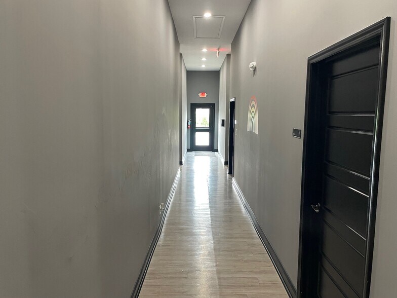 More Photos Of 840 Professional Park Dr, Clarksville Office For Lease