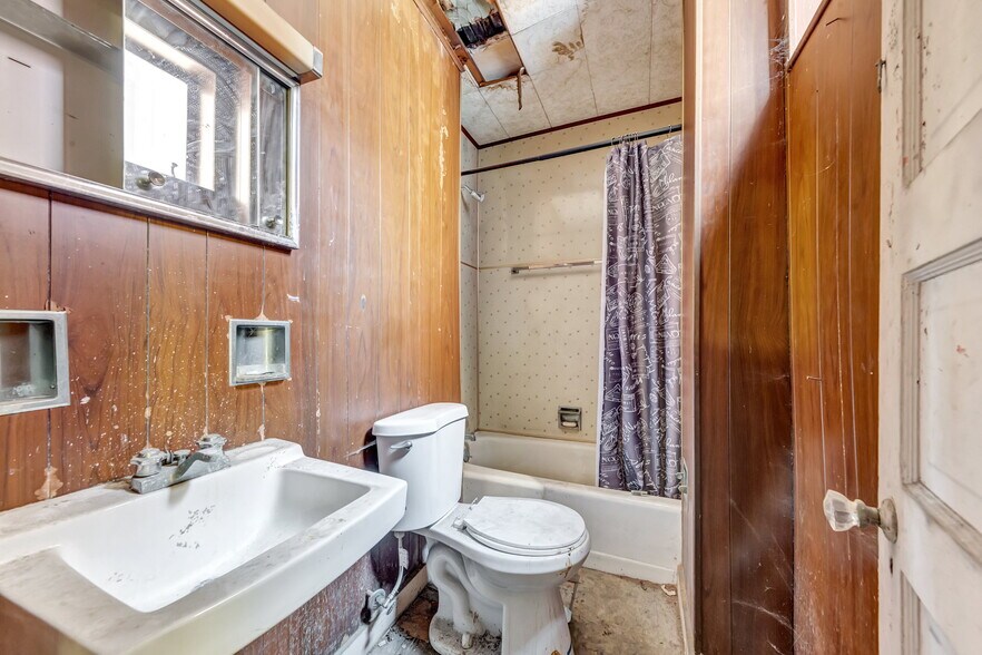 More Photos Of 628 Smithfield St, Pittsburgh Restaurant For Sale