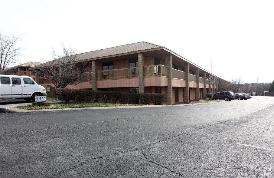 More Photos Of 444 Metroplex Dr, Nashville Office For Sale
