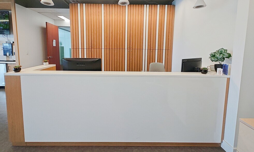 More Photos Of 1 Dundas St W, Toronto Coworking Space