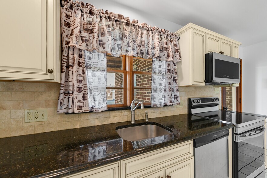 More Photos Of 140 Shartlesville Rd, Bernville Warehouse For Sale