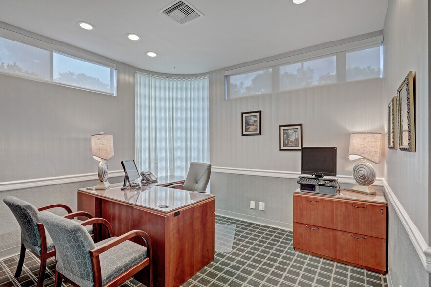 More Photos Of 3537 Forest Hill Blvd, West Palm Beach Medical For Lease