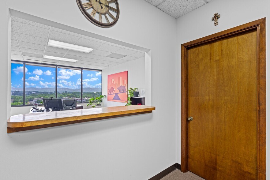 More Photos Of 222 S Sidney Baker St, Kerrville Office For Lease
