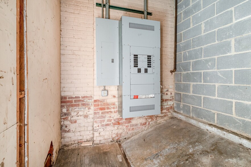 More Photos Of 109 Hampton St, Rock Hill Storefront Retail Office For Sale