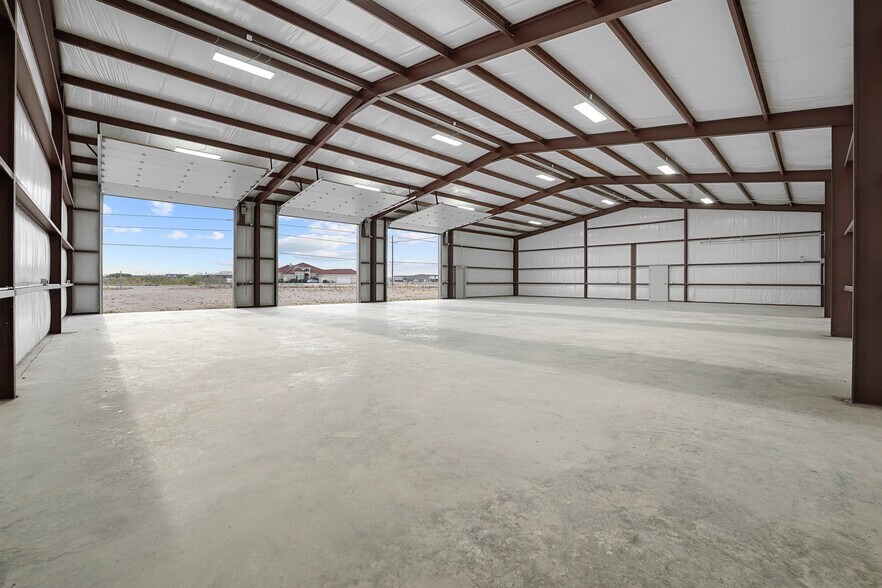 More Photos Of 1701 S Knox Ave, Odessa Warehouse For Lease