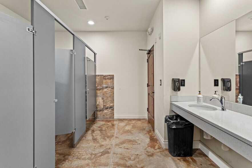 More Photos Of 7998 Vialago Pkwy, Zillah Specialty For Sale