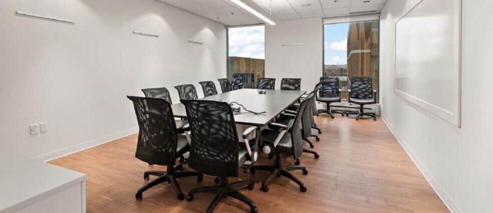 More Photos Of 1010 Rue de Sérigny, Longueuil Office For Lease