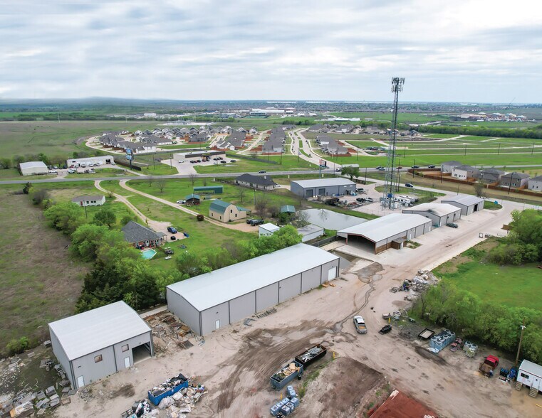 More Photos Of 15064 University Dr, Forney Warehouse For Lease