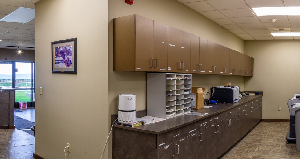 More Photos Of 3860 Helberg Dr, Helena Service For Lease