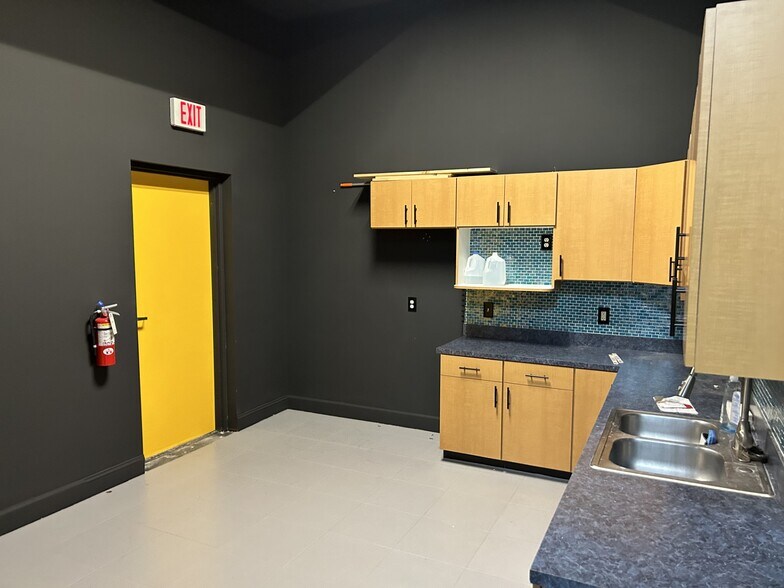 More Photos Of 4300 S Highway 27, Clermont Storefront Retail Office For Lease