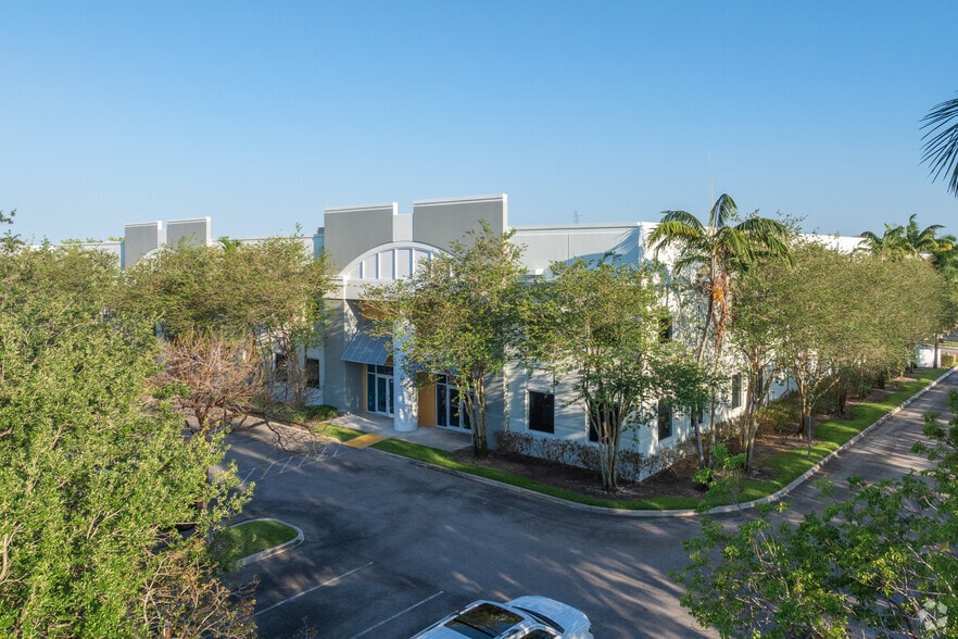 More Photos Of 4800 Lyons Technology Pky, Coconut Creek Warehouse For Sale