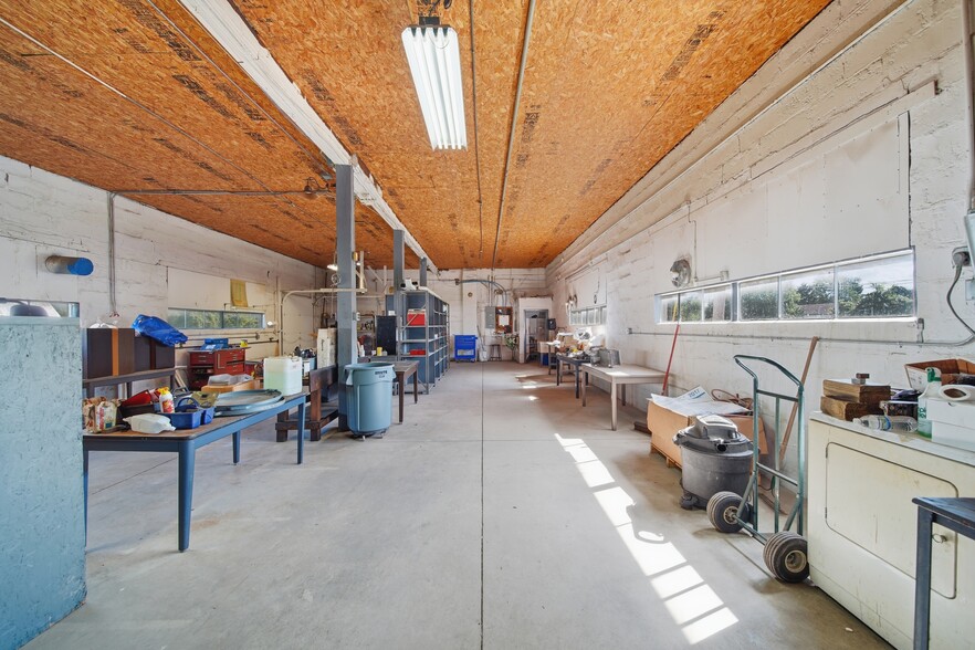 More Photos Of 208 Irwin St, Brooklyn Manufacturing For Sale