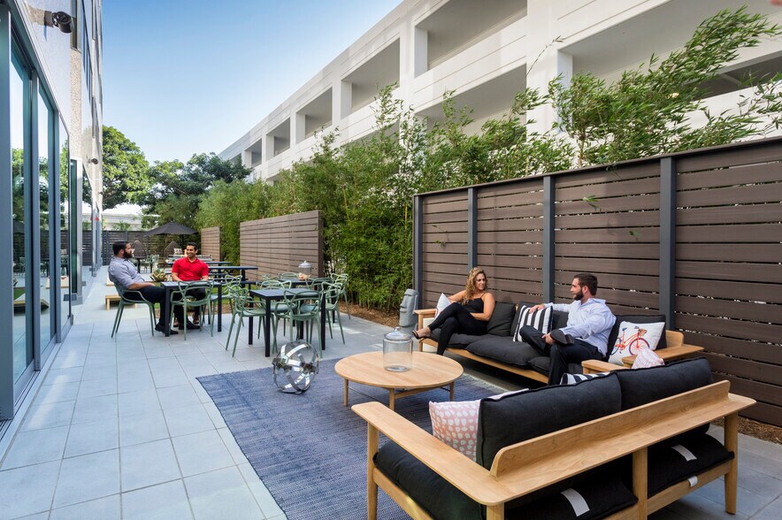 More Photos Of 555 Anton Blvd, Costa Mesa Coworking Space