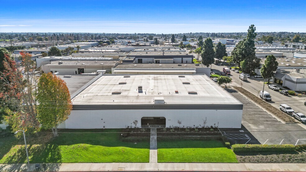 More Photos Of 5412 McFadden Ave, Huntington Beach Warehouse For Lease