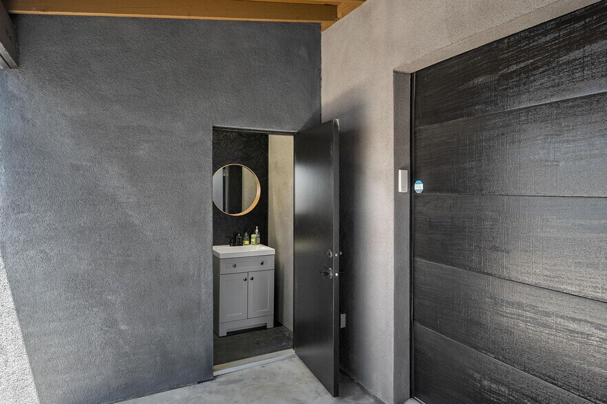 More Photos Of 5244 Vineland Ave, North Hollywood Loft Creative Space For Lease