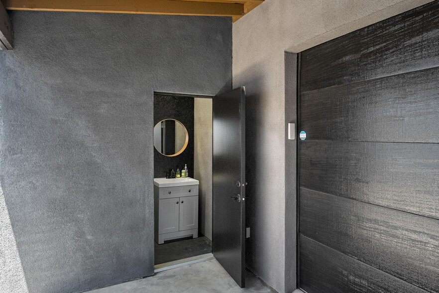 More Photos Of 5244 Vineland Ave, North Hollywood Flex For Sale