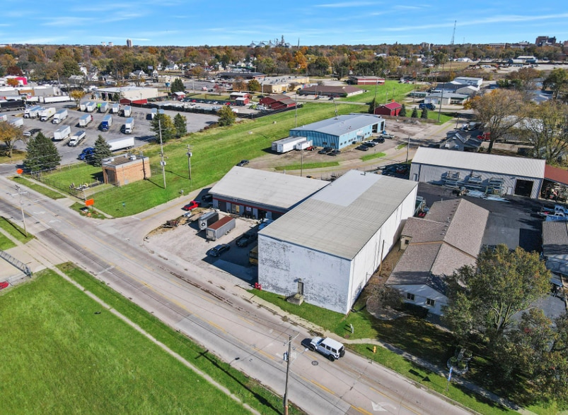 More Photos Of 107 Caroline Dr, Bloomington Warehouse For Sale