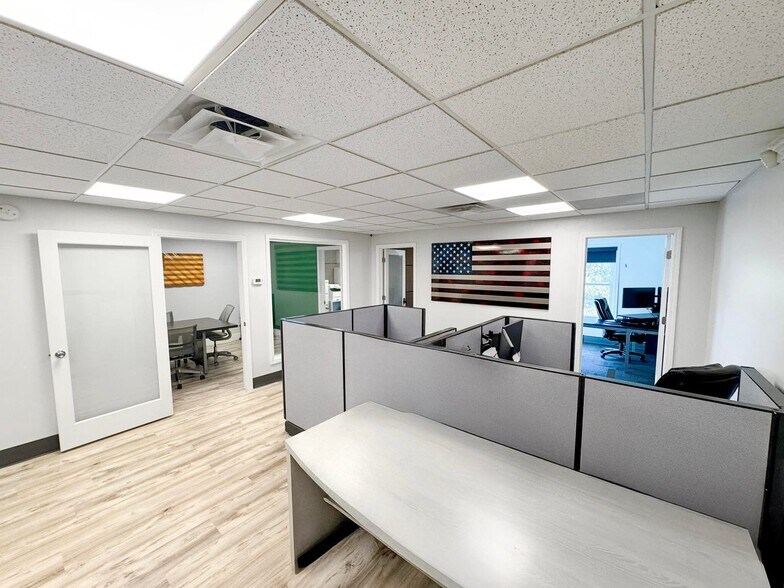 More Photos Of 225 Aberdeen Dr, Valparaiso Office For Sale