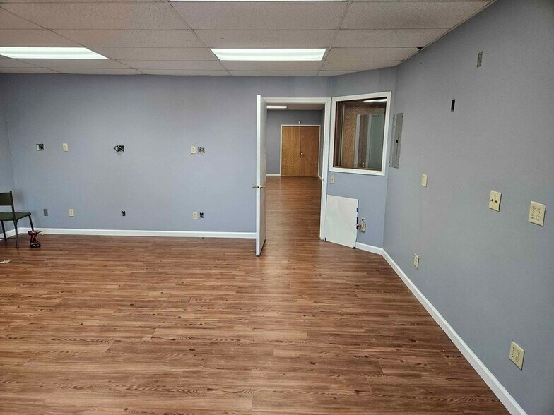 More Photos Of N168W20069 E Main St, Jackson Freestanding For Lease