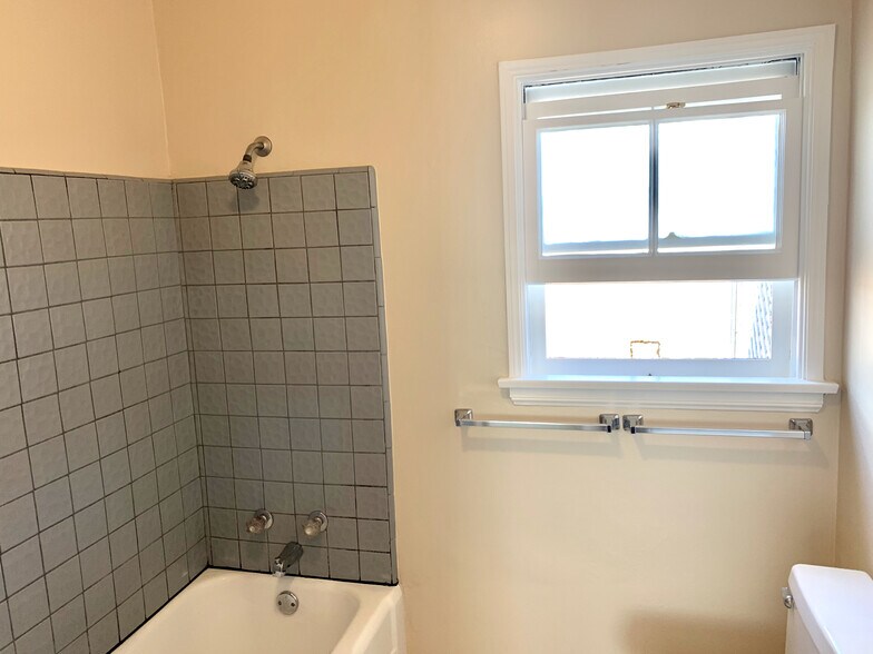 More Photos Of 375 Aster St, Laguna Beach Apartments For Sale