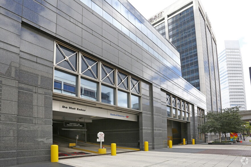 More Photos Of 50 N Laura St, Jacksonville Office For Lease