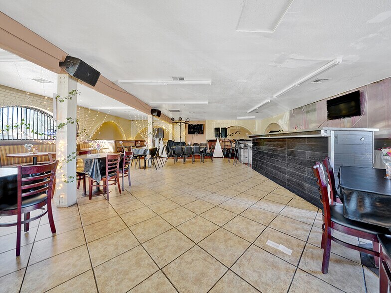 More Photos Of 114 E 11th St, Perris Restaurant For Sale
