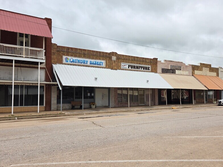 More Photos Of 110 Main St, Ringling General Retail For Sale