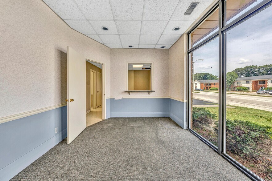 More Photos Of 1930 Braeburn Dr, Salem Medical For Sale