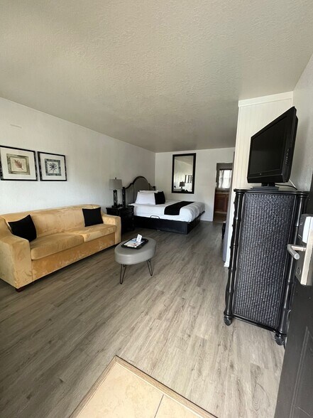 More Photos Of 14711 Gulf Blvd, Madeira Beach Hotel For Sale
