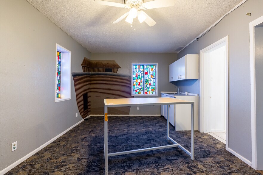 More Photos Of 1809 34th St, Lubbock Religious Facility For Sale