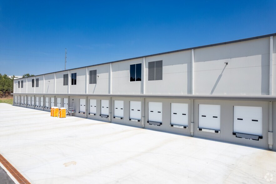 More Photos Of 2223 Thornton Rd, Douglasville Warehouse For Lease